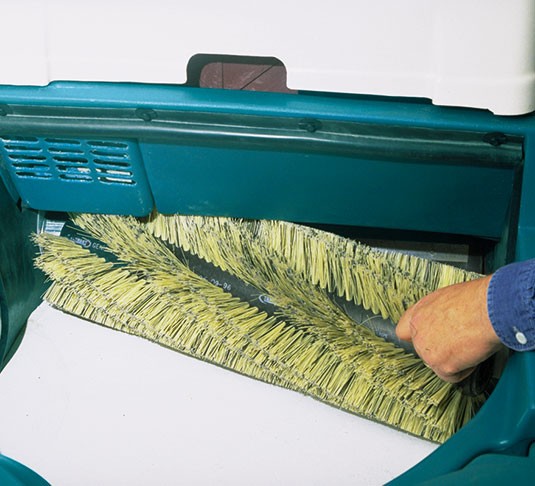 3640 Balai à commande arrière de taille moyenne alt 2